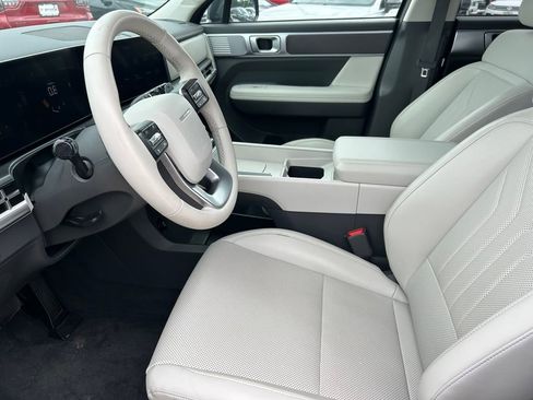 Used 2025 Hyundai Santa Fe SEL AWD/4WD image 11