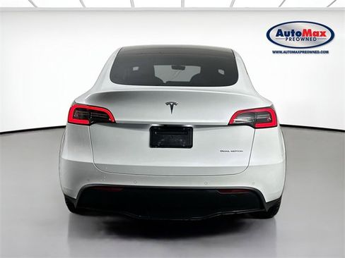 Used 2022 Tesla Model Y Long Range image 8
