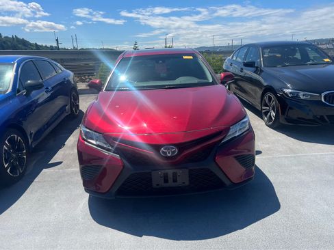 Used 2018 Toyota Camry SE w/ Audio Package FWD image 2