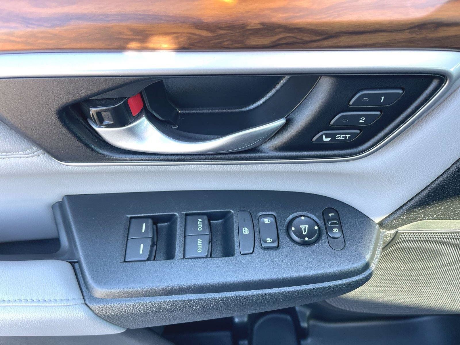 Used 2020 Honda CR-V Touring image 12