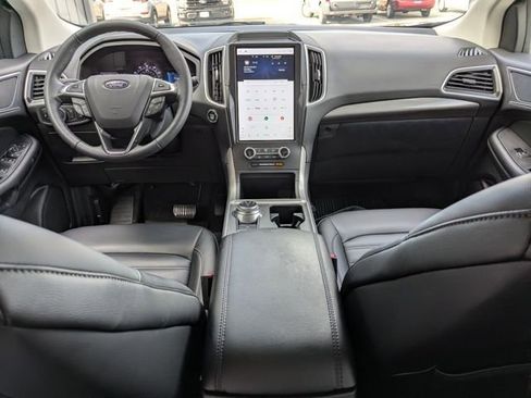 Used 2024 Ford Edge SEL w/ Convenience Package image 4