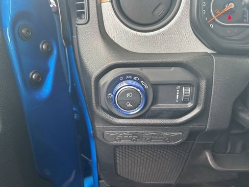 Used 2024 Jeep Gladiator Sport image 16