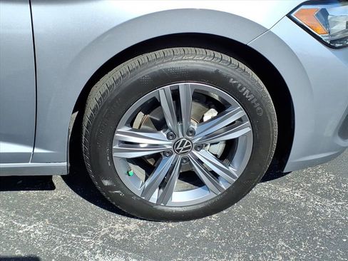 Used 2024 Volkswagen Jetta SE w/ Panoramic Sunroof Package image 8