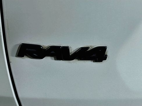 Used 2022 Toyota RAV4 Limited AWD/4WD image 25