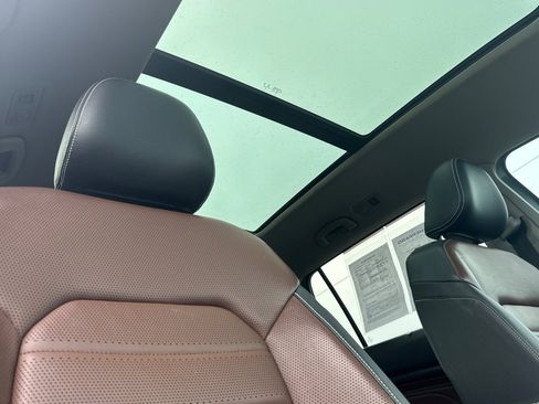 Used 2022 Volkswagen Atlas SEL Premium image 19