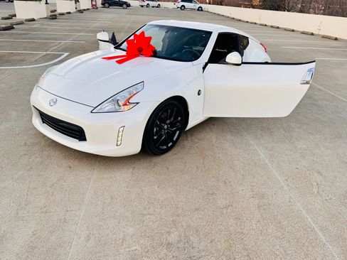Used 2017 Nissan 370Z Coupe RWD image 22