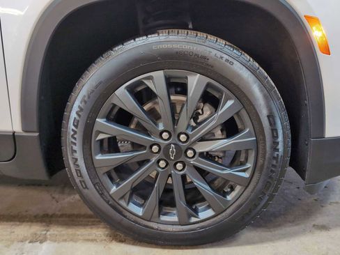 Used 2023 Chevrolet Traverse RS image 33