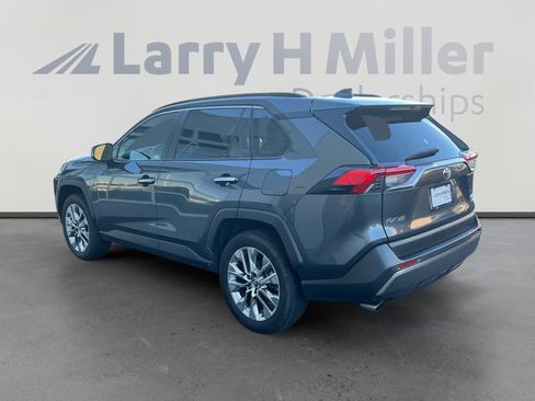 Used 2019 Toyota RAV4 Limited image 3