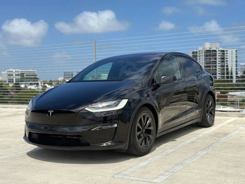 Used 2022 Tesla Model X Plaid image 15