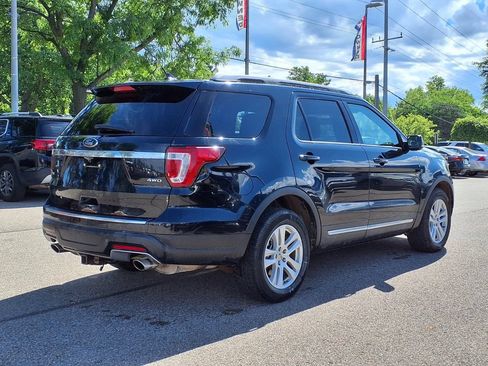 Used 2018 Ford Explorer XLT w/ Equipment Group 202A AWD/4WD image 4