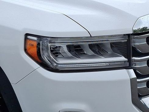 Used 2023 GMC Acadia SLT image 11