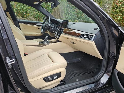 Used 2018 BMW 530i xDrive image 46