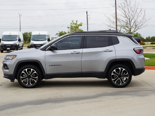 Certified 2024 Jeep Compass Limited AWD/4WD image 9