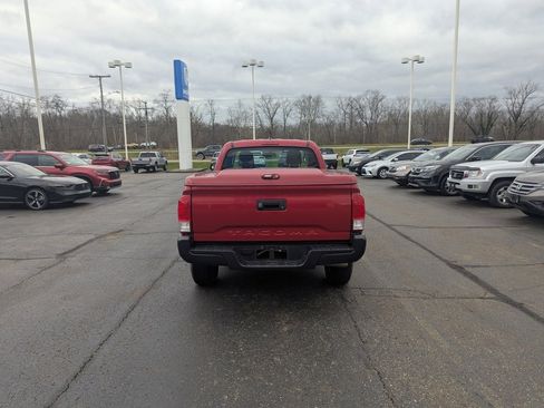 Used 2016 Toyota Tacoma SR image 4