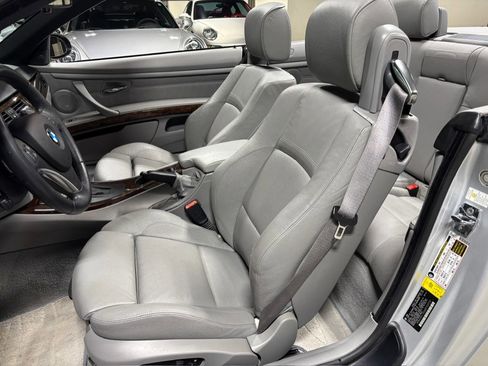 Used 2008 BMW 335i Convertible w/ Premium Pkg image 13