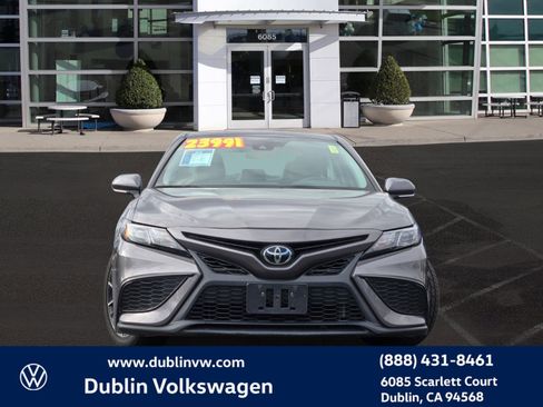 Used 2023 Toyota Camry SE image 2