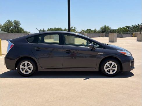 Used 2013 Toyota Prius Three w/ Solar Roof Pkg FWD image 9