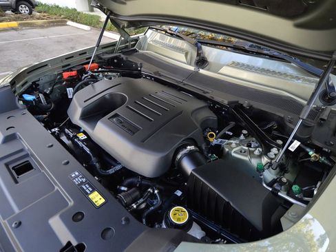 Used 2025 Land Rover Defender 110 X-Dynamic SE image 64