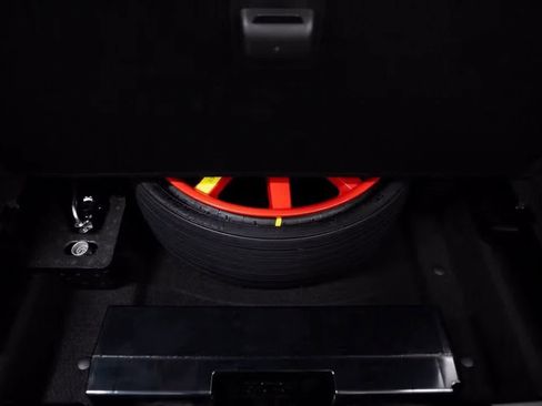 Certified 2025 Porsche Macan Turbo image 32