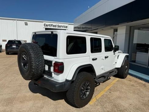 Used 2024 Jeep Wrangler Unlimited Rubicon AWD/4WD image 2
