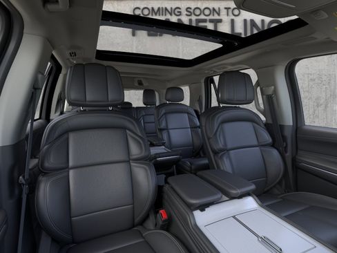 New 2026 Lincoln Navigator Reserve AWD/4WD image 10