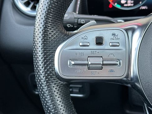 Used 2023 Mercedes-Benz EQB 300 4MATIC image 28