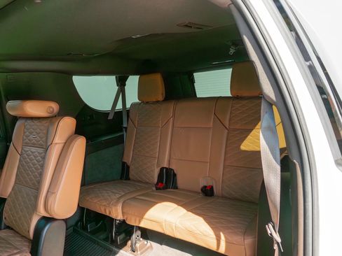 Used 2024 Cadillac Escalade ESV Sport w/ LPO, ONYX Package image 13