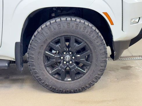 Used 2023 Nissan Frontier SV w/ Midnight Edition Package image 8