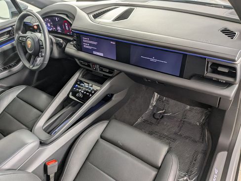 Certified 2025 Porsche Macan 4 Electric AWD/4WD image 23