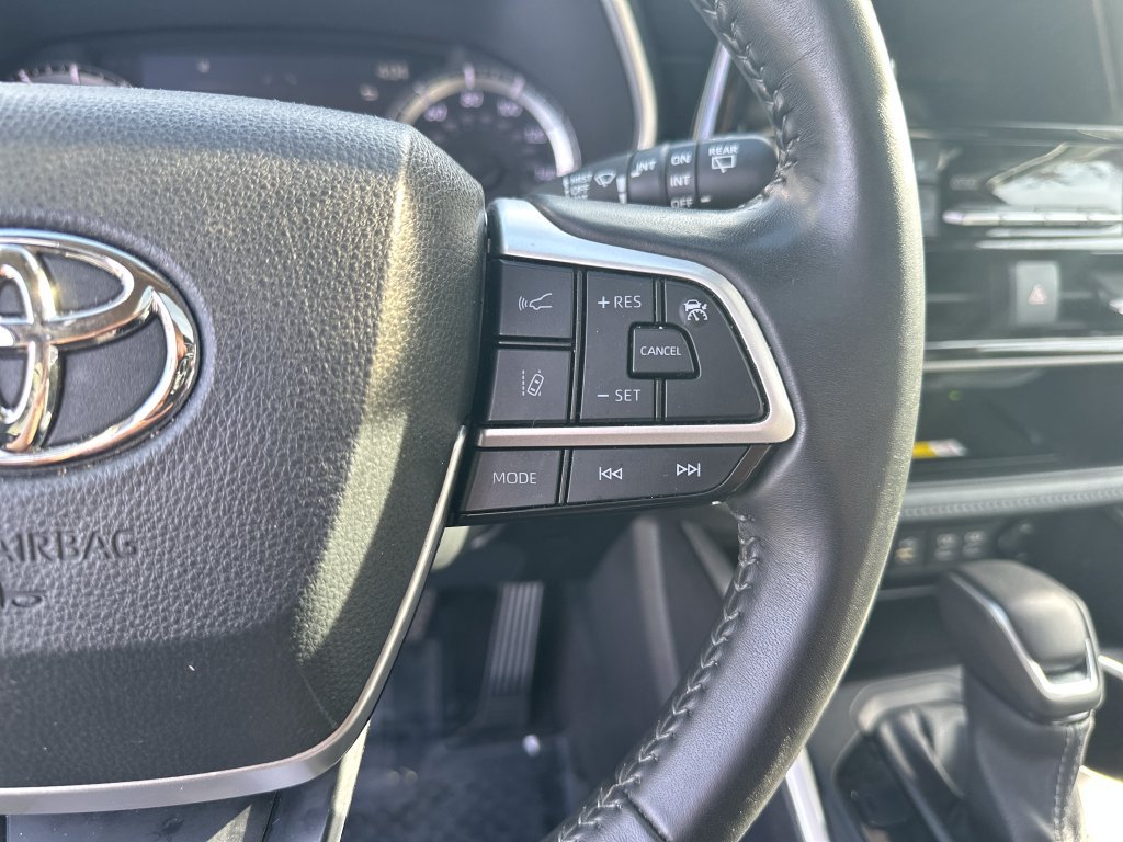 Used 2023 Toyota Highlander XLE AWD/4WD image 21