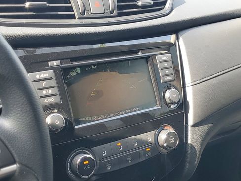 Used 2018 Nissan Rogue S image 31