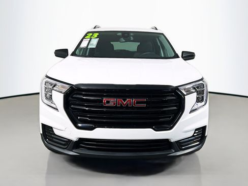 Used 2023 GMC Terrain SLE w/ Elevation Edition image 11