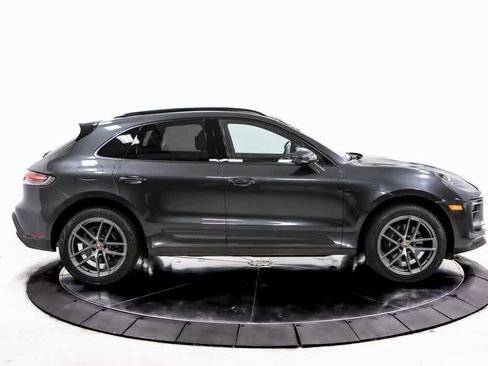 Certified 2022 Porsche Macan image 8