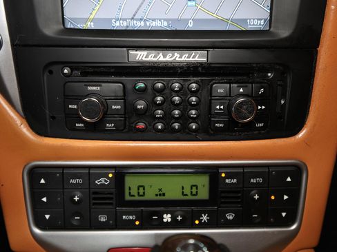 Used 2011 Maserati GranTurismo Convertible RWD image 21