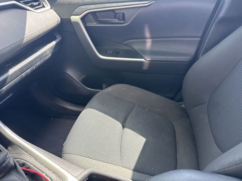 Used 2022 Toyota RAV4 LE AWD/4WD image 6