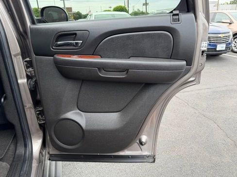 Used 2014 GMC Yukon SLT AWD/4WD image 11