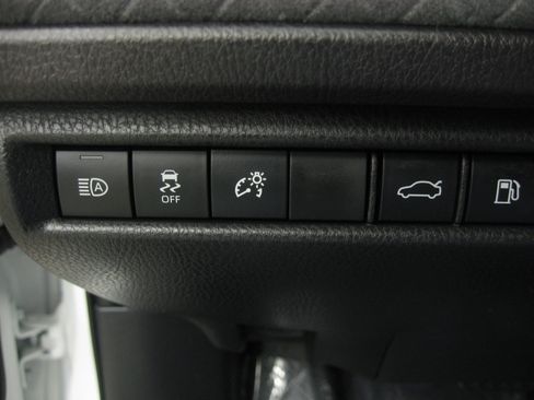 Used 2025 Toyota Camry XLE image 18