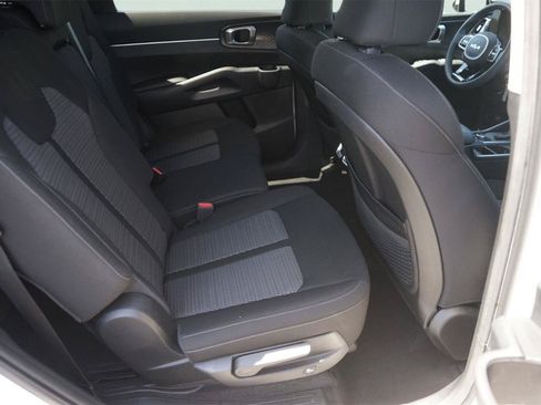 Used 2023 Kia Sorento LX FWD image 15