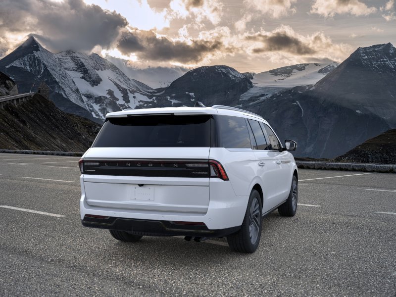 New 2026 Lincoln Navigator Reserve AWD/4WD image 8