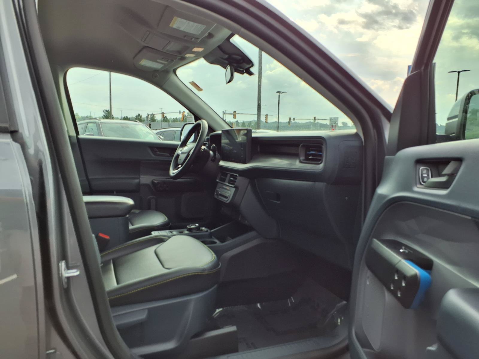 Used 2025 Ford Maverick Lobo AWD/4WD image 22