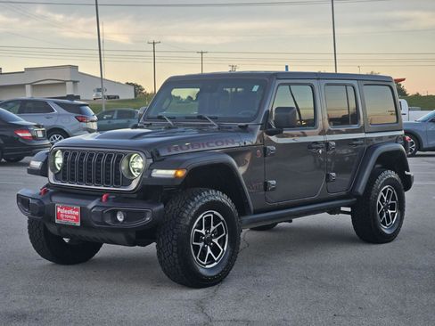 Used 2025 Jeep Wrangler Unlimited Rubicon image 3