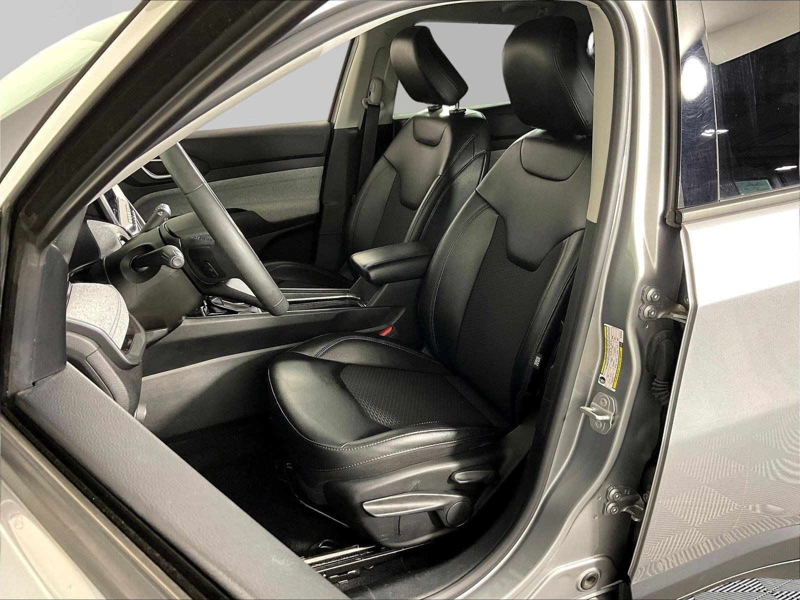 Used 2022 Jeep Compass Latitude FWD image 21