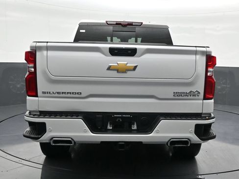 Used 2025 Chevrolet Silverado 1500 High Country w/ High Country Premium Package AWD/4WD image 4