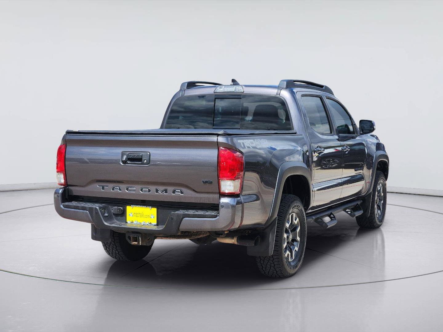 Used 2017 Toyota Tacoma TRD Off-Road w/ Premium & Technology Package AWD/4WD image 5