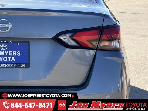 Used 2025 Nissan Versa SV image 9