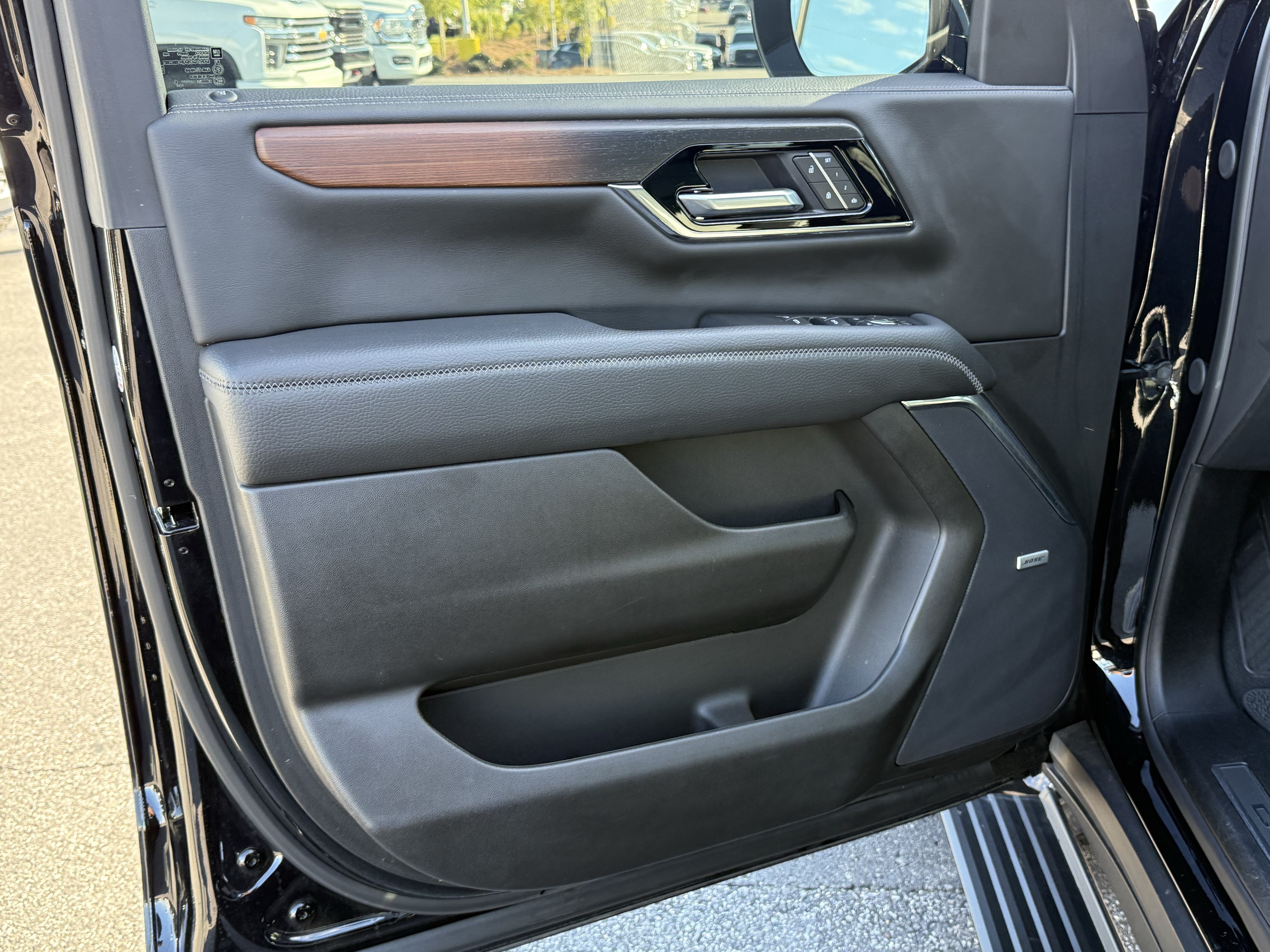 Used 2026 GMC Yukon Denali w/ Denali Reserve Package AWD/4WD image 14