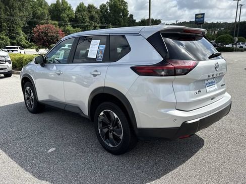 Used 2024 Nissan Rogue SV AWD/4WD image 5
