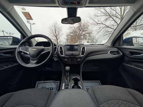 Used 2023 Chevrolet Equinox LT image 2