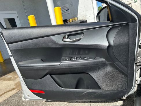 Used 2021 Kia Forte LXS FWD image 9