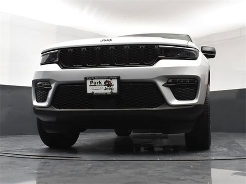 New 2025 Jeep Grand Cherokee Limited image 20